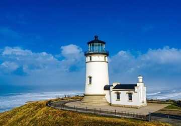 Top 10 Spectacular Lighthouses with a View Worth the Climb