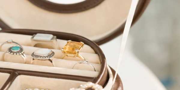 7 Vintage Jewelry Pieces Making a Huge Comeback
